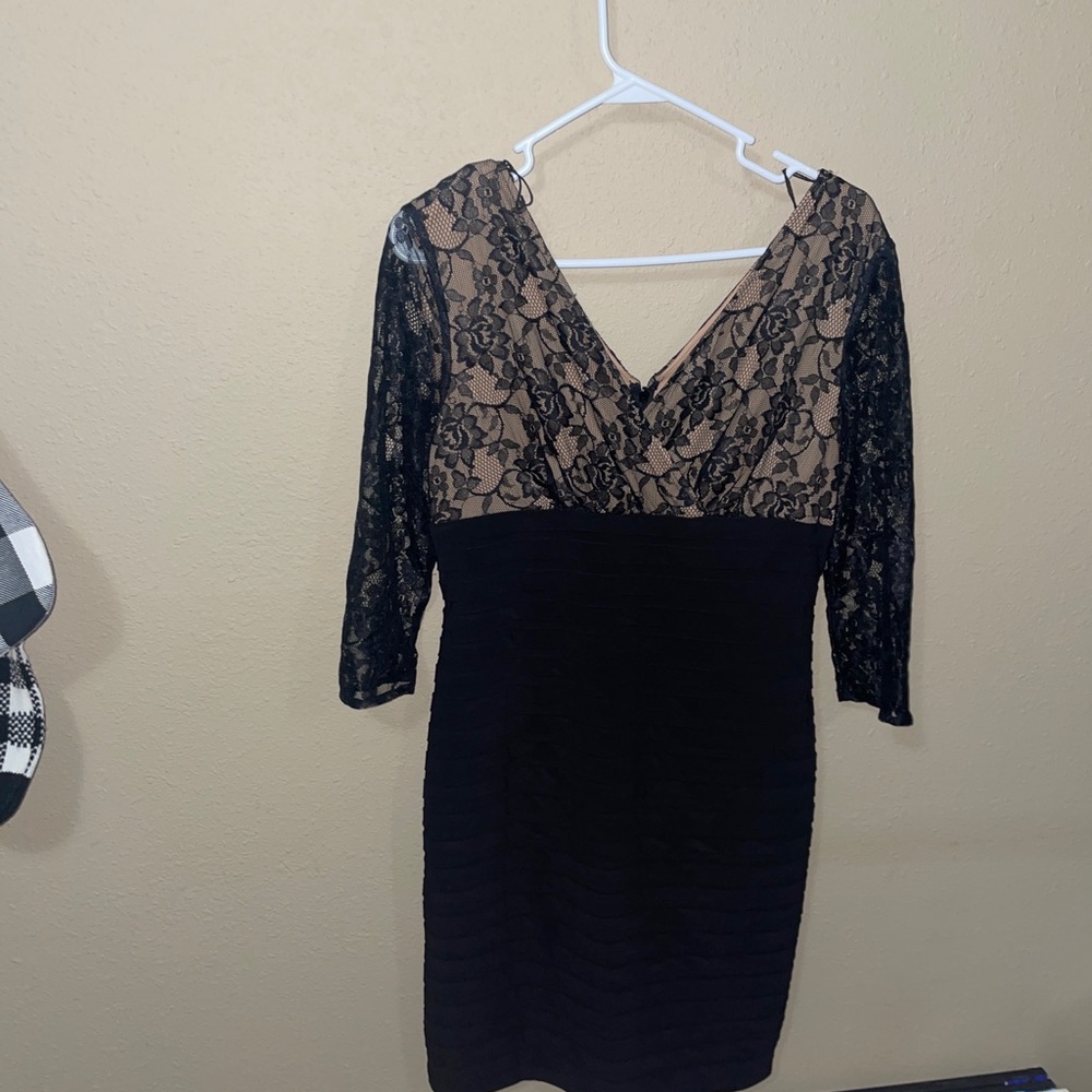 Adrianna Papell Black Shutter Pleated Lace Overlay Dress Size 8   LBD
